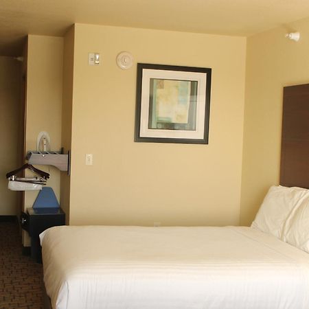 Cobblestone Hotel & Suites - Devils Lake Luaran gambar