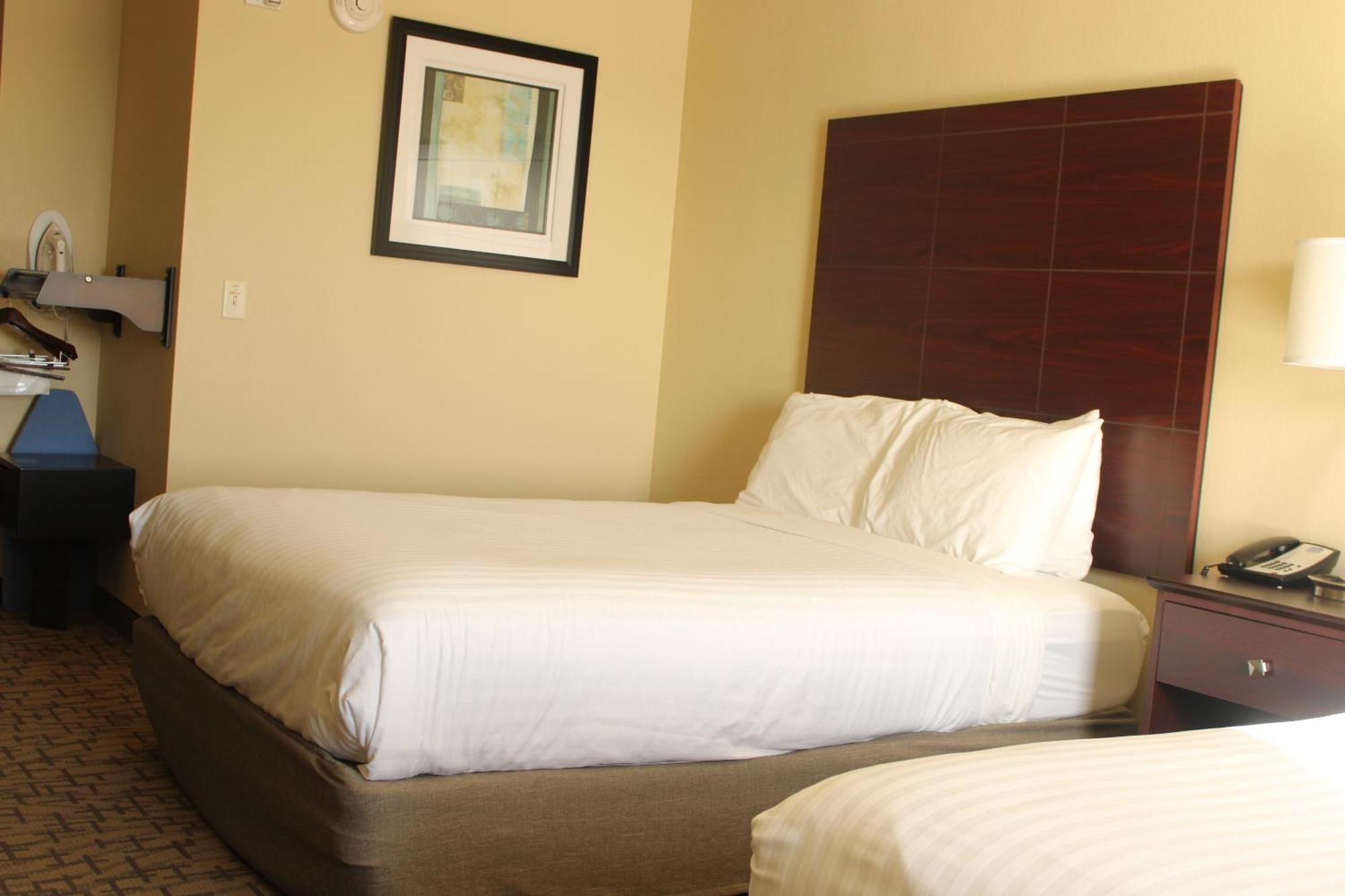 Cobblestone Hotel & Suites - Devils Lake Luaran gambar